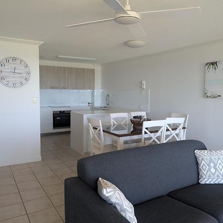 Pacific Surf Absolute Beachfront Apartments 골드코스트 외부 사진