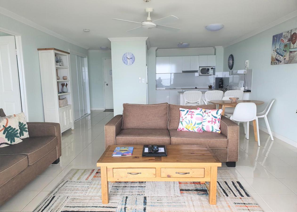 Pacific Surf Absolute Beachfront Apartments 골드코스트 외부 사진