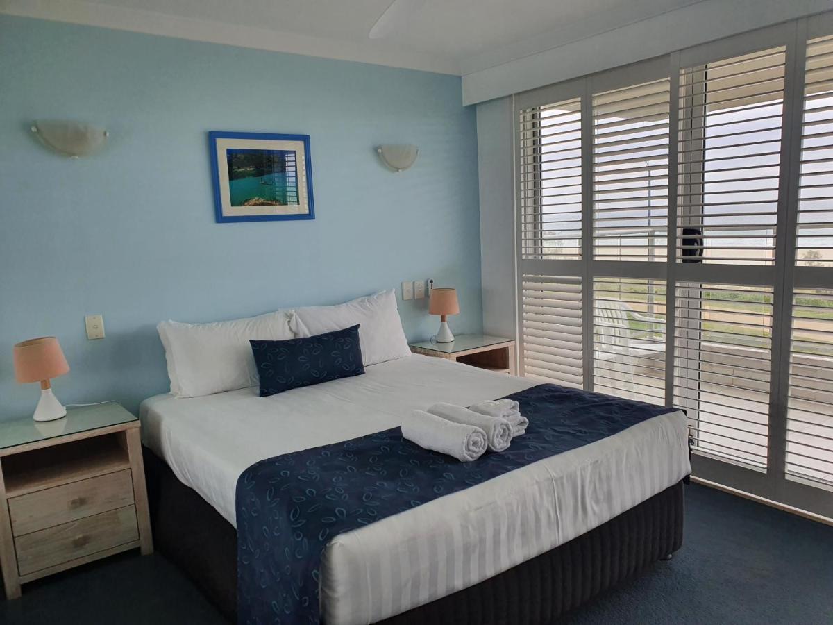 Pacific Surf Absolute Beachfront Apartments 골드코스트 외부 사진