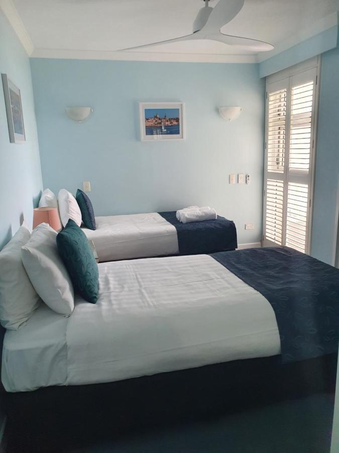 Pacific Surf Absolute Beachfront Apartments 골드코스트 외부 사진