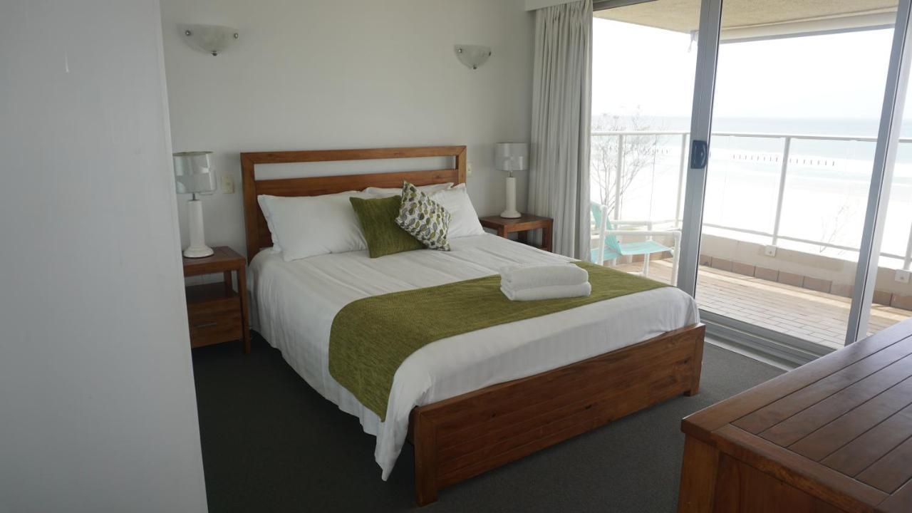 Pacific Surf Absolute Beachfront Apartments 골드코스트 외부 사진