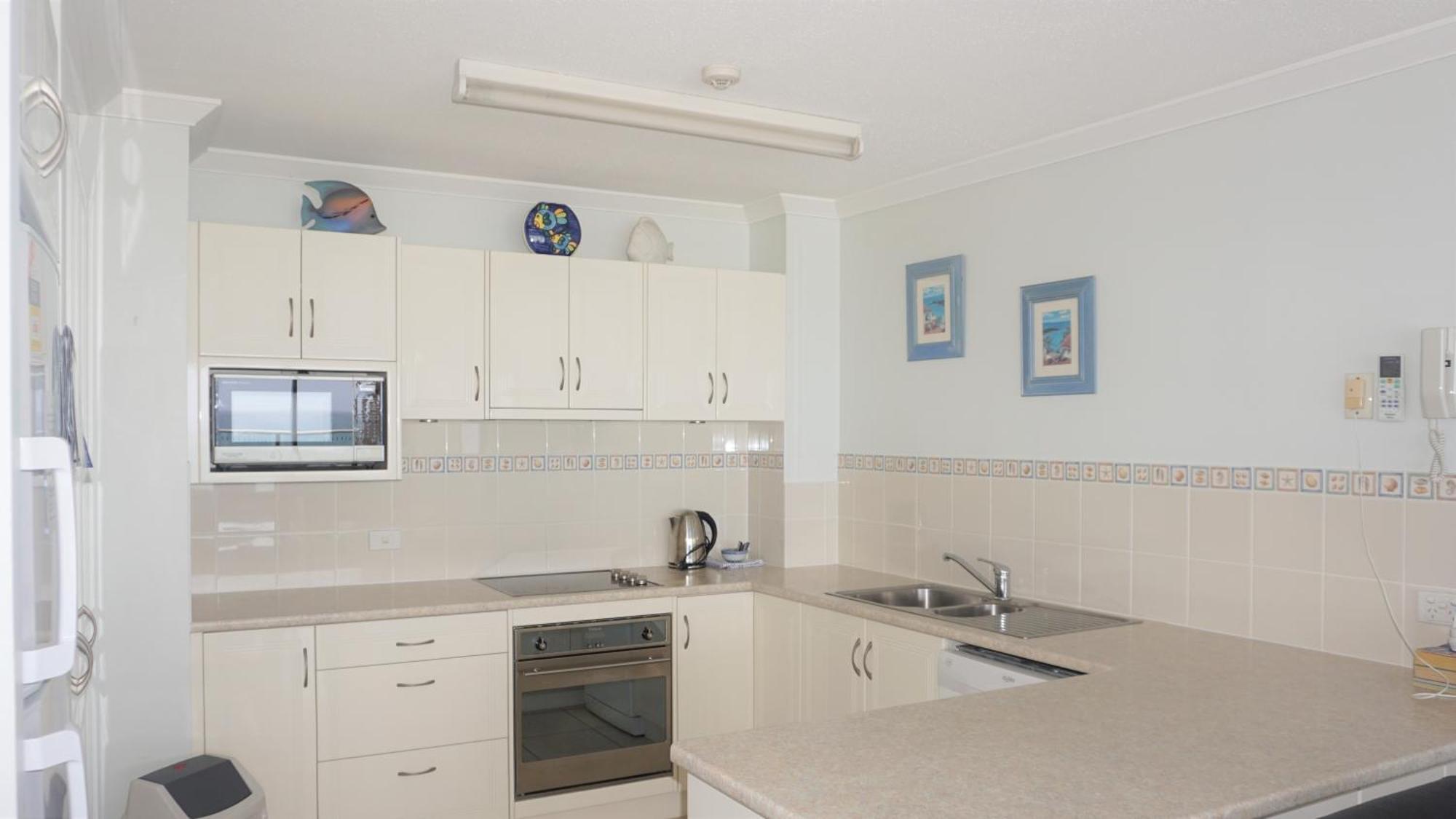 Pacific Surf Absolute Beachfront Apartments 골드코스트 외부 사진