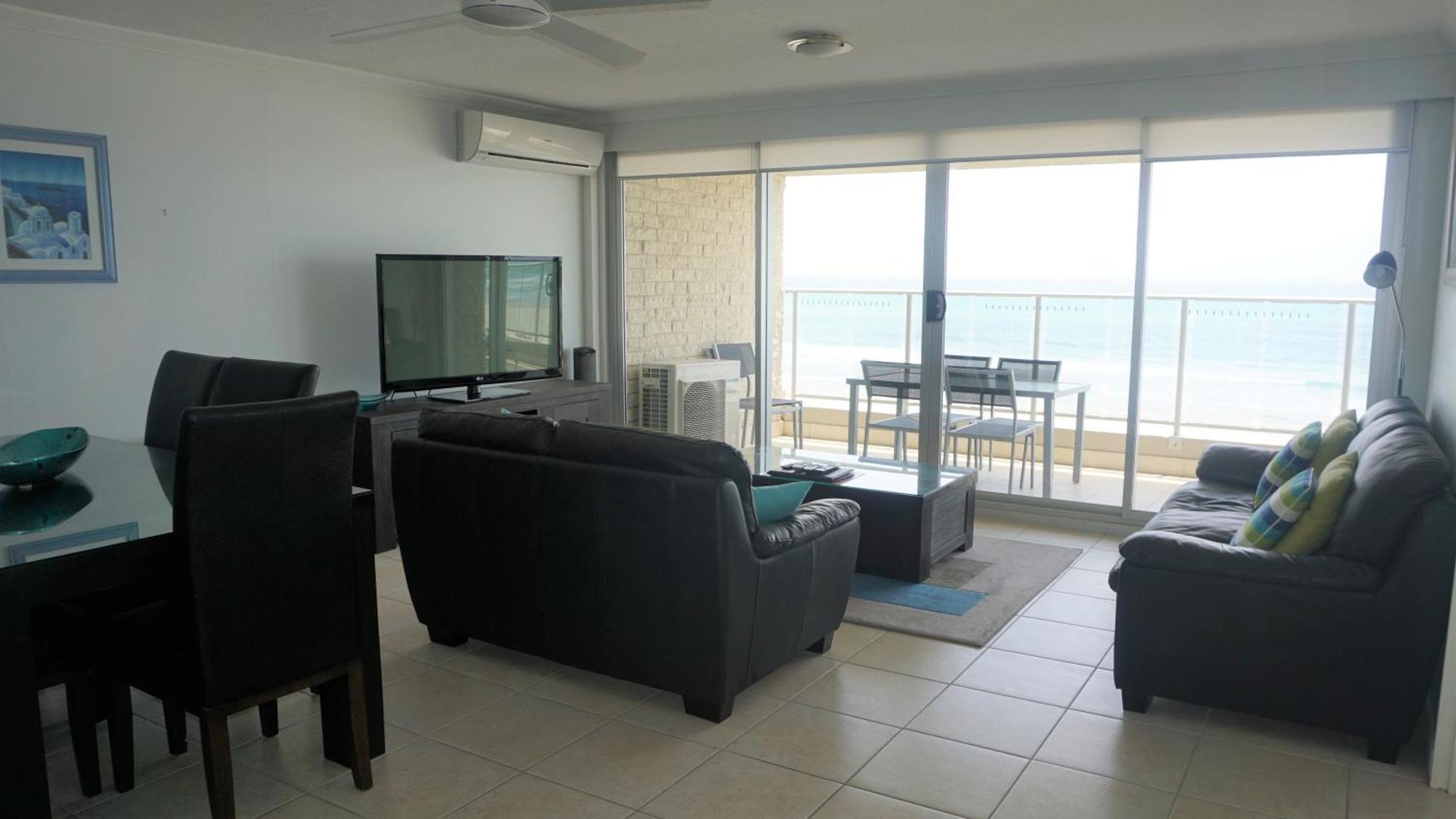 Pacific Surf Absolute Beachfront Apartments 골드코스트 외부 사진