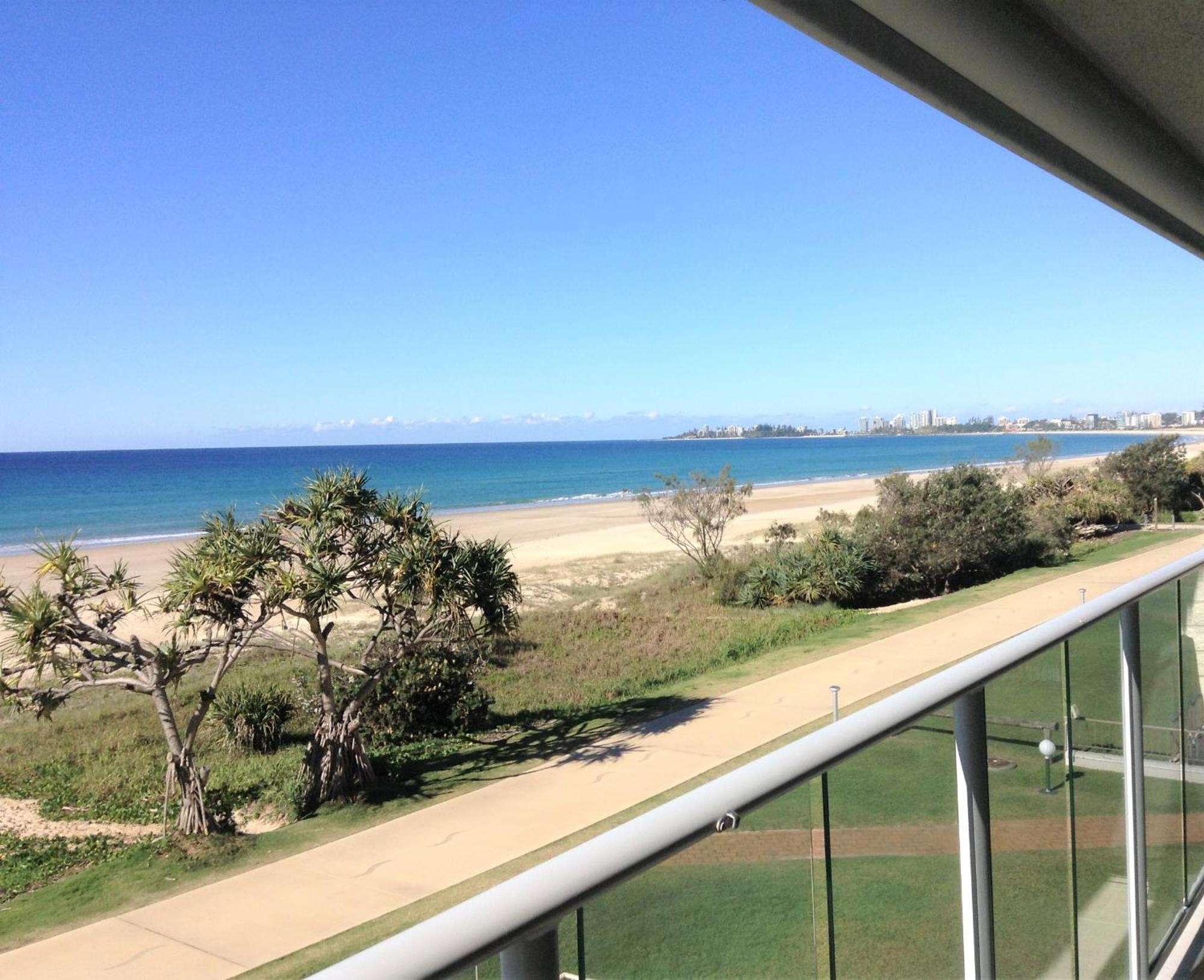 Pacific Surf Absolute Beachfront Apartments 골드코스트 외부 사진